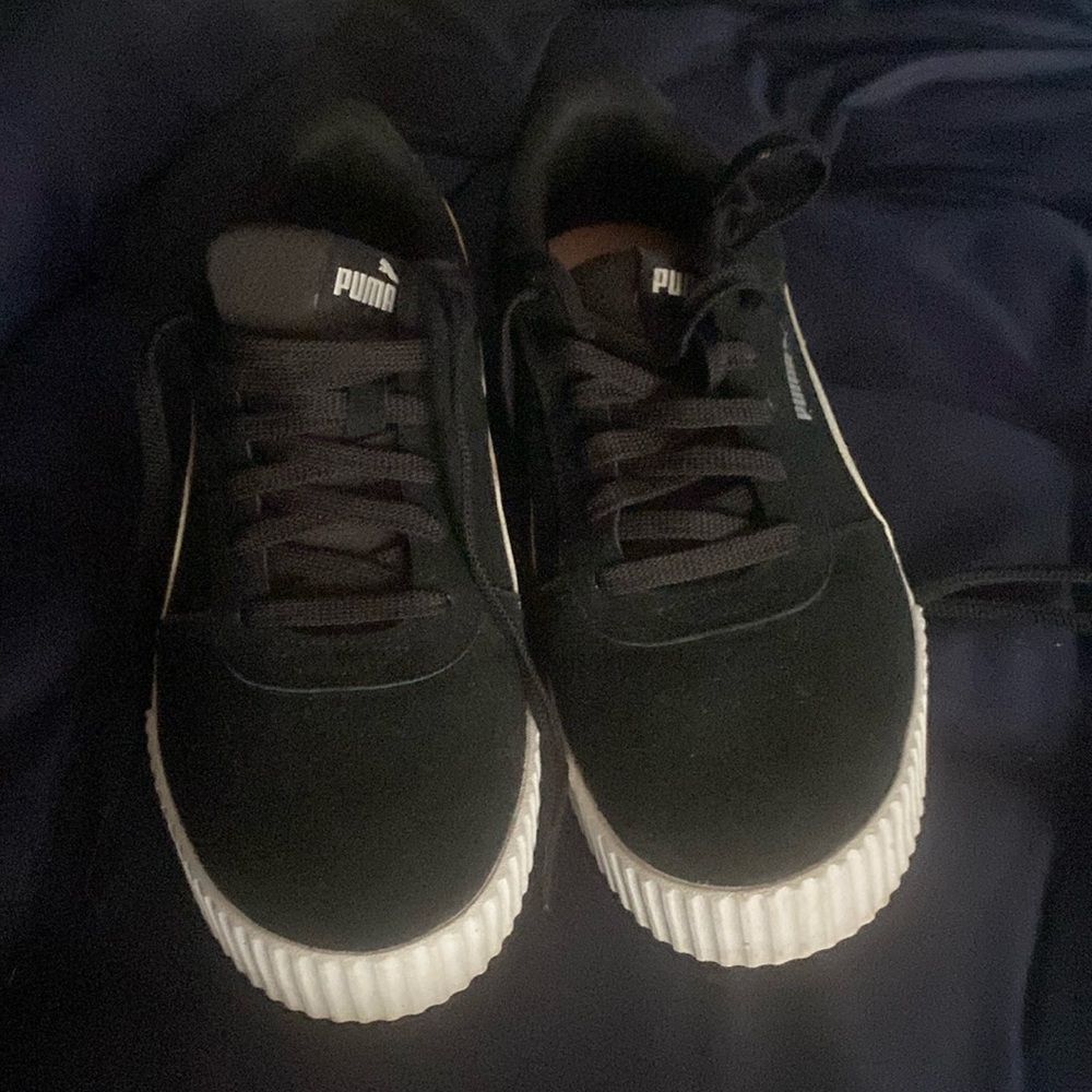 Like New Pumas worn once.